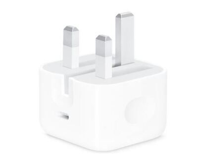 APPLE 20 W USB Type-C Power Adapter - DAMAGED BOX